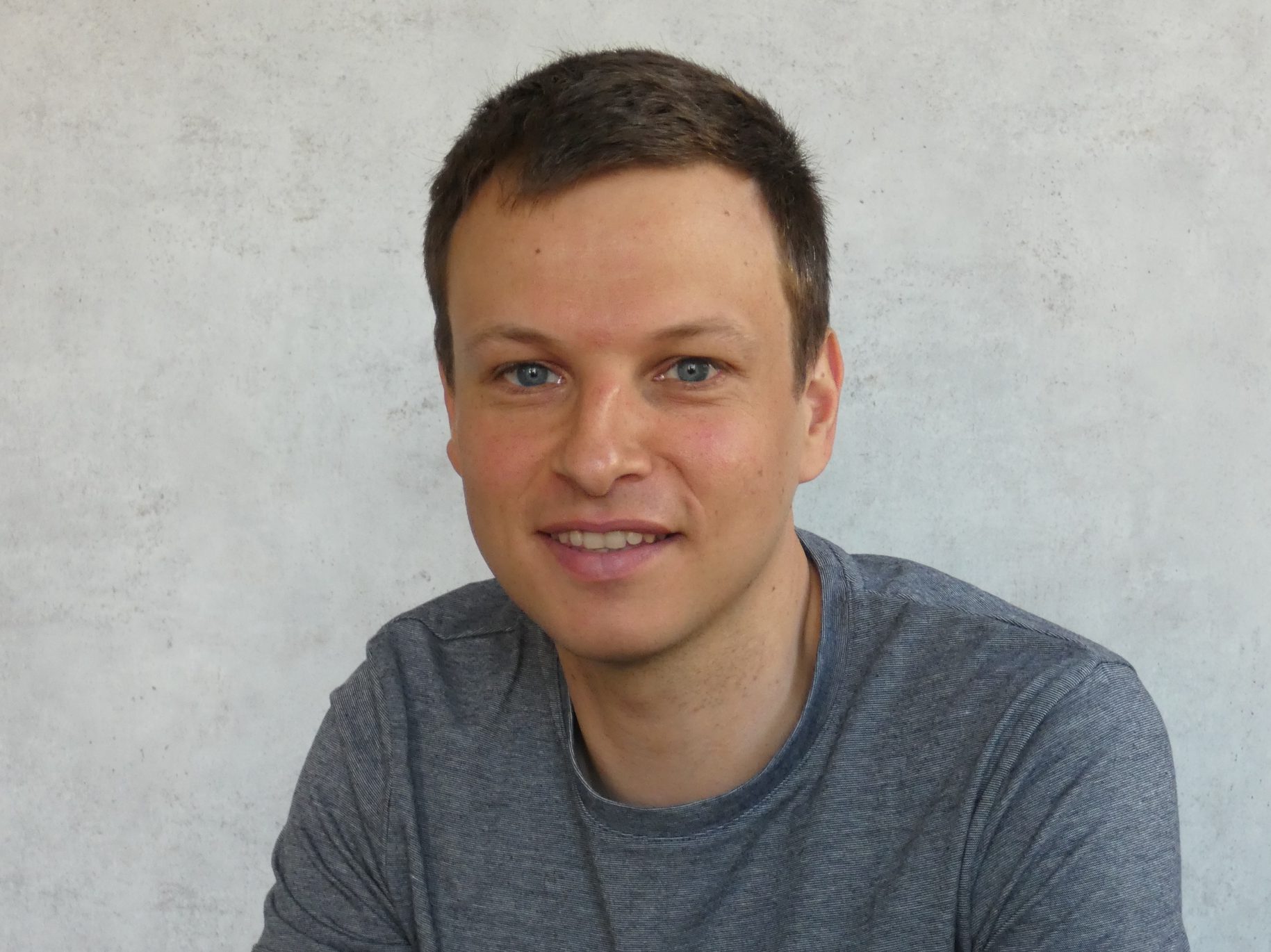Dr. Maarten De Vries